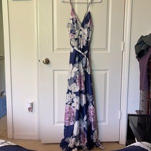 Maxi dress with crisscrossed straps, silky material